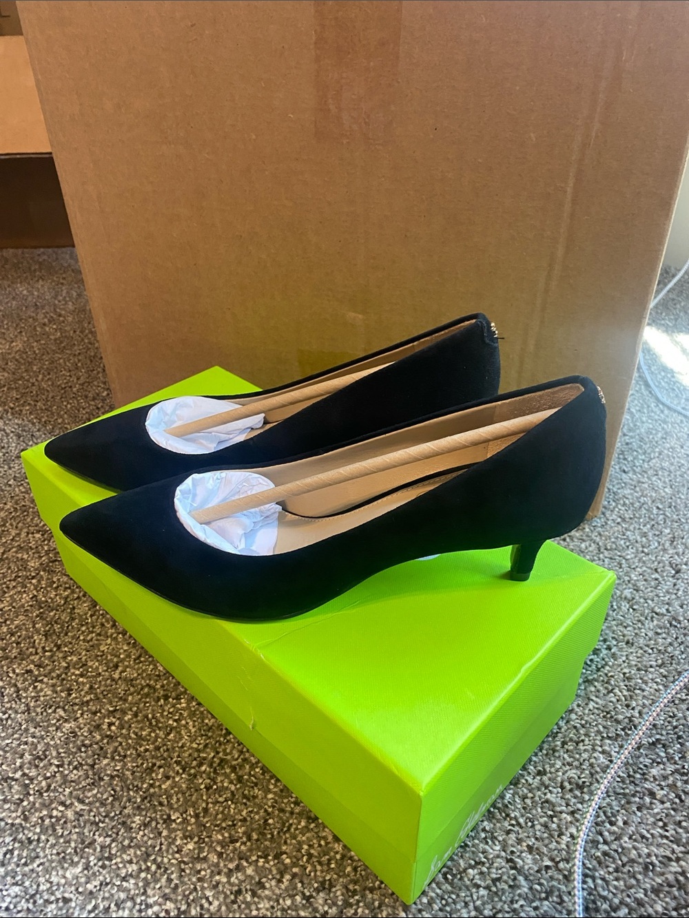 Sam Edelman Black Pointed-Toe Low Heel Pumps - Picture 4 of 10